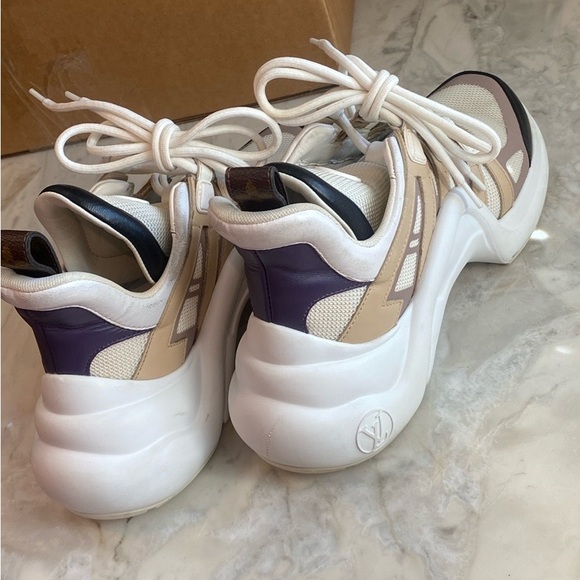 Louis Vuitton Arch Light Sneaker 👟 - Picture 2 of 10